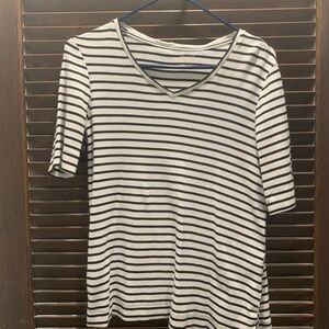 Chico's Black and White 3/4 Sleeve Fitted T-Shirt